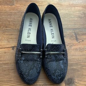 Anne Klein blue snakeskin textured slip ons